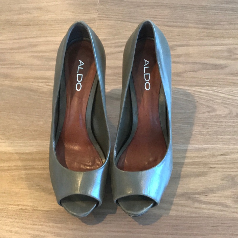 Aldo hunter green platform heels - size 38